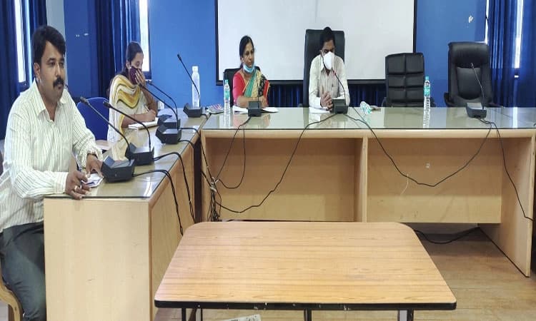 ಕಾರ್ಮಿಕರಿಗೆ ಸೌಲಭ್ಯ: ಅಧಿಕಾರಿಗಳು ಶ್ರಮಿಸಲಿ