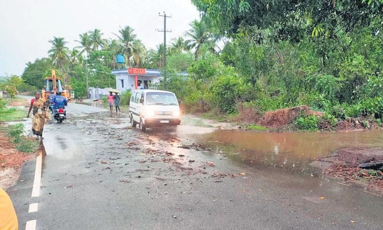 ಕುಕ್ಕುಂದೂರು: ನಕ್ರೆ ನಡುವೆ ಅಸಮರ್ಪಕ ಚರಂಡಿ ವ್ಯವಸ್ಥೆ