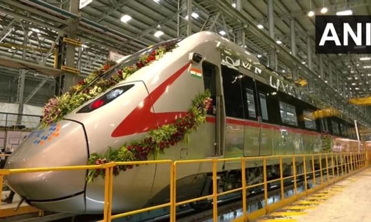 ಗುಜರಾತ್ ನಿಂದ ಗಾಜಿಯಾಬಾದ್ ನತ್ತ ಆರ್‌ಆರ್‌ಟಿಎಸ್ ನ ಮೊದಲ ರೈಲು ಸೆಟ್