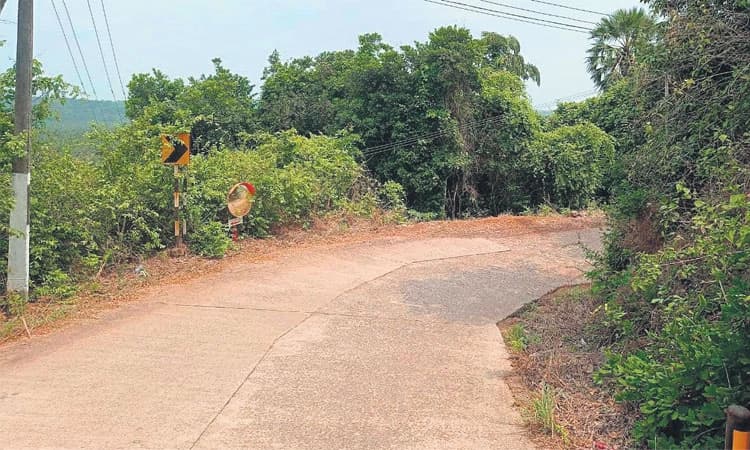 ಕೊಲ್ಲೊಟ್ಟು ಬಳಿ ಅಪಾಯಕಾರಿ ತಿರುವು