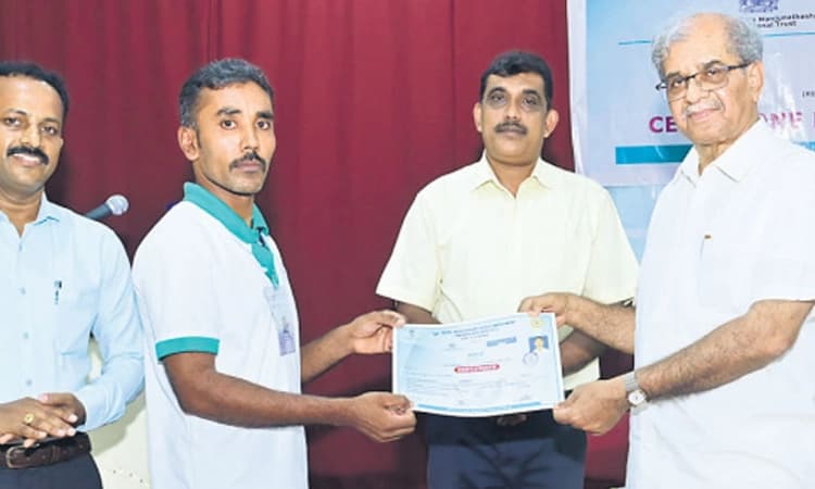 “ಸಮಾಜದಿಂದ ಪಡೆದುದನ್ನು ಹಿಂದಿರುಗಿಸಿ’