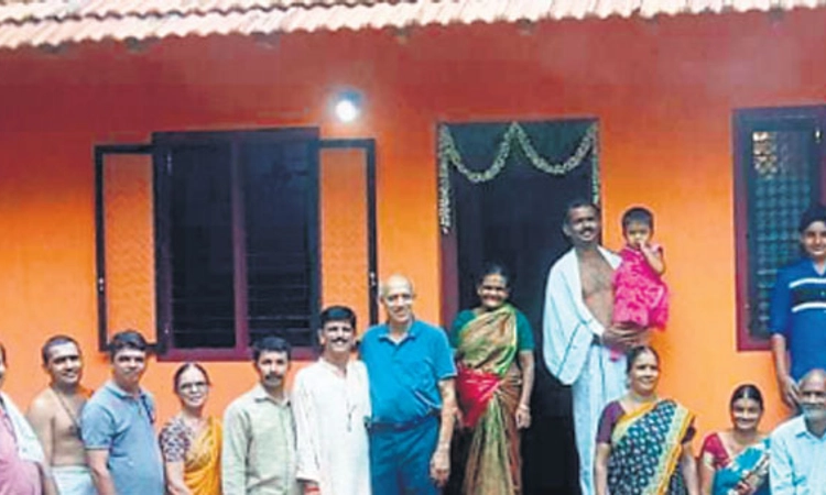 ವೃದ್ಧ ಮಹಿಳೆಯ ಮನೆ ದುರಸ್ತಿಗೆ ಮಿಡಿದ ಮನ