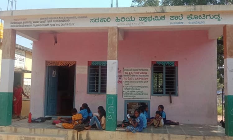 ಈ ಶಾಲೆಗೆ ಬೇಕಿದೆ ಕಾಯಂ ಶಿಕ್ಷಕರು