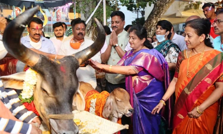 ‘ಎ’ ಮತ್ತು ‘ಬಿ’ ಗ್ರೇಡ್ ದೇವಸ್ಥಾನಗಳಲ್ಲಿ ಗೋಶಾಲೆ ಸ್ಥಾಪನೆ: ಸಚಿವೆ ಶಶಿಕಲಾ ಜೊಲ್ಲೆ