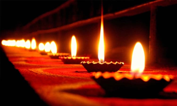 ಬೆಳಕಿನ ಹಬ್ಬ ಆಚರಣೆಗೆ ಭರದ ಸಿದ್ಧತೆ