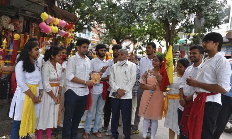 ಕನ್ನಡ ರಾಜ್ಯೋತ್ಸವ ಅಂಗವಾಗಿ “ವೀರನಮನ” ಬೀದಿ ನಾಟಕ ಪ್ರದರ್ಶನ