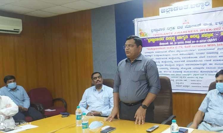 ಸಾರ್ವಜನಿಕರಿಗೆ ನಿಸ್ವಾರ್ಥ ಸೇವೆ ಒದಗಿಸಿ