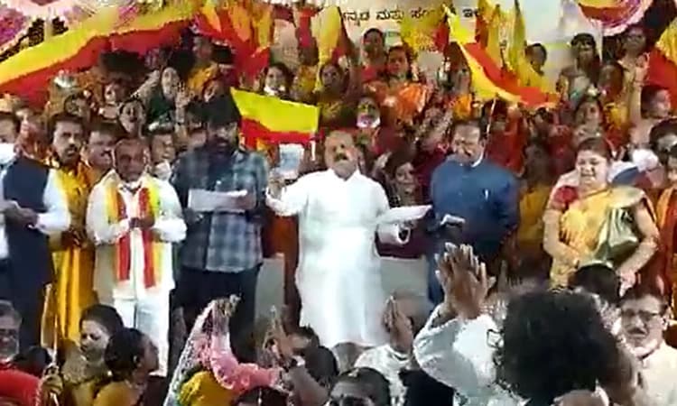 ‘ಹುಟ್ಟಿದರೆ ಕನ್ನಡ ನಾಡಲ್ಲಿ ಹುಟ್ಟಬೇಕು’ ಎಂಬ ಹಾಡಿಗೆ ಹೆಜ್ಜೆ ಹಾಕಿದ ಸಿಎಂ ಬೊಮ್ಮಾಯಿ