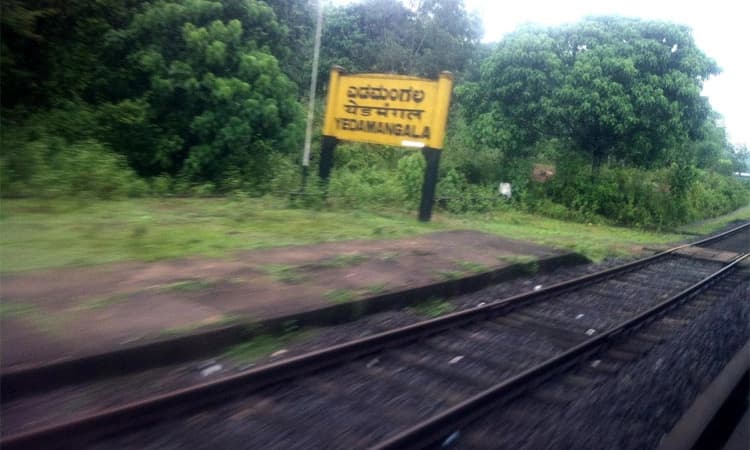 ಬಿರುಕು ಬಿಟ್ಟ ರೈಲ್ವೆ ಹಳಿ: ಚಾಲಕನ ಸಮಯ ಪ್ರಜ್ಞೆಯಿಂದ ತಪ್ಪಿತು ಭಾರೀ ದುರಂತ!