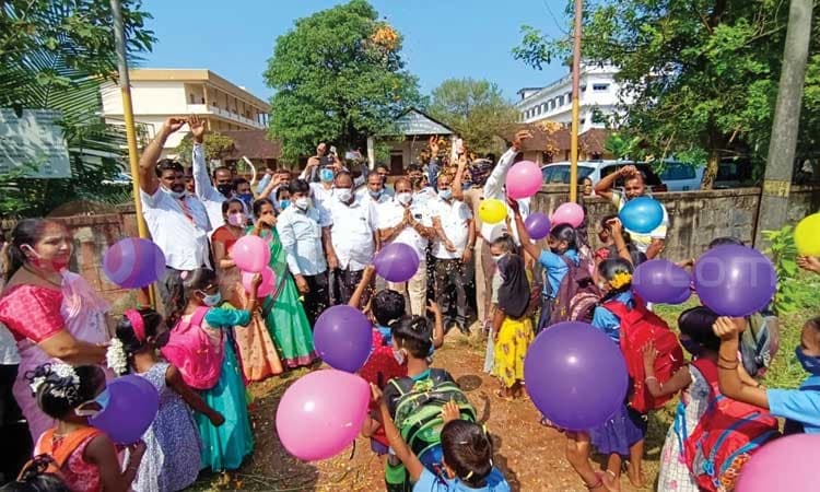 ಕಾಪು: ಗೆಳೆಯರೆ ಶಾಲೆಗೆ ಹೊರಡೋಣ ಬನ್ನಿ ಕಾರ್ಯಕ್ರಮಕ್ಕೆ ಶಾಸಕ ಲಾಲಾಜಿ‌ ಮೆಂಡನ್ ಚಾಲನೆ