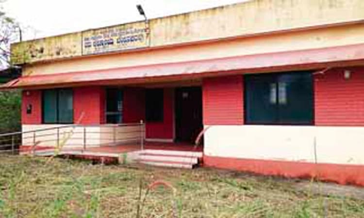 ಪಶು ಚಿಕಿತ್ಸಾಲಯದಲ್ಲಿ ದಿನವಿಡೀ ಸೇವೆ ಇಲ್ಲ; ಸಿಬಂದಿ ಕೊರತೆ