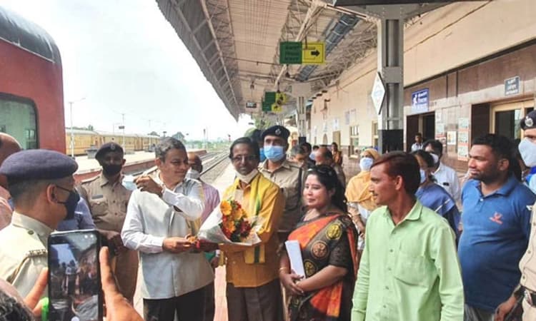 ರೈಲ್ವೆ ಮಾರ್ಗ ಪದೇ ಪದೇ ಬದಲಿಗೆ ಆಕ್ರೋಶ