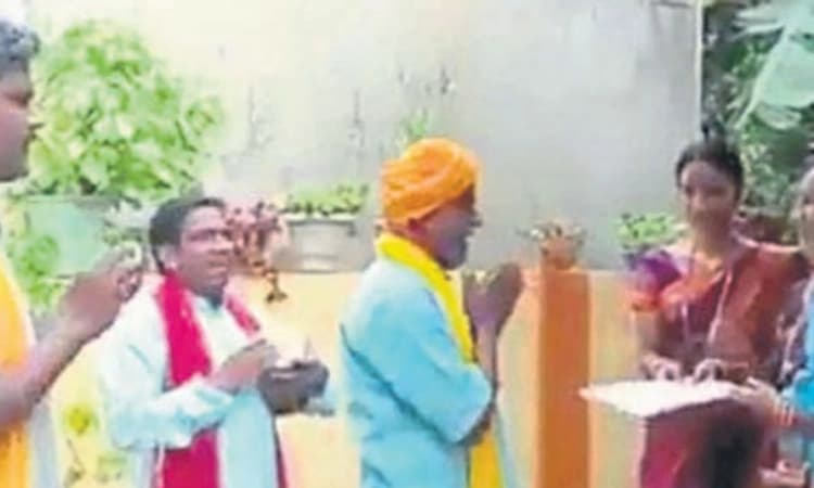 ಜಾನಪದ ಶೈಲಿಯಲಿ ಒಡ್ಡೋಲಗದ ಆಮಂತ್ರಣ