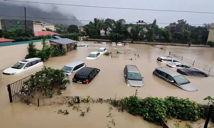 ಉತ್ತರಾಖಂಡದಲ್ಲಿ ಜಲಪ್ರಳಯ : 64 ಮಂದಿ ಬಲಿ, 7,000 ಕೋಟಿ ರೂ ನಷ್ಟ