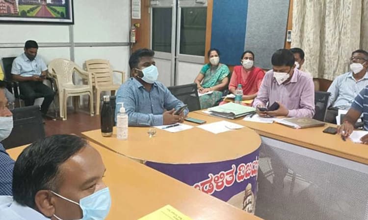 ವೋಟರ್‌ ಸ್ಲಿಪ್‌ ಮತದಾರನಿಗೆ ತಲುಪಲಿ: ಡಿಸಿ