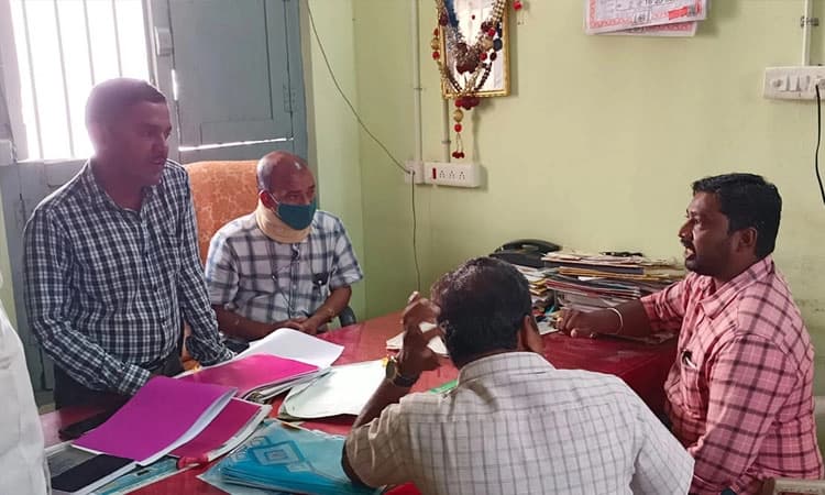 ನಗರಸಭೆ ಜೆ.ಇ ಪ್ರಸಾದ್ ವಿರುದ್ಧ ಗರಂ ಆದ ಸದಸ್ಯ ಜೈ ಭೀಮ್ ಮುರಳಿ