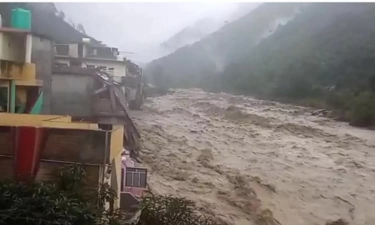 ಉತ್ತರಾಖಂಡ ಪ್ರವಾಹ : ರಾಜ್ಯದ 92 ಮಂದಿ ರಕ್ಷಣೆ, ಸಂಪರ್ಕ ಸಮಸ್ಯೆಯಿಂದ ಸಿಕ್ಕಿಲ್ಲ ನಾಲ್ವರು