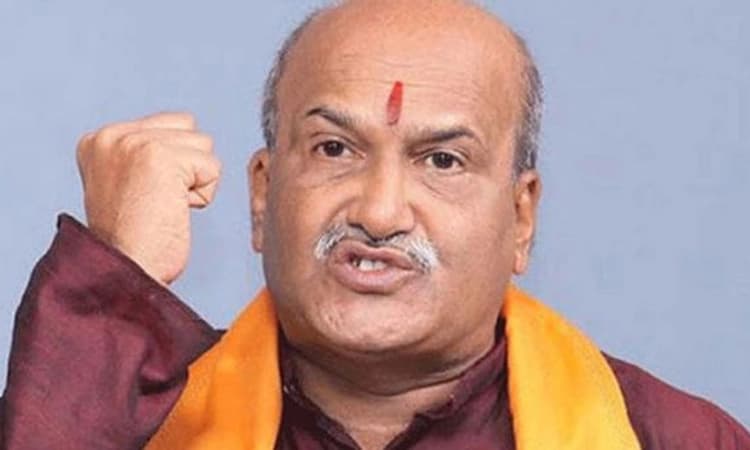 ರಾಜಕಾರಣಿಗಳಷ್ಟು ನಿರ್ಲಜ್ಜ, ನೀಚರು ಯಾರೂ ಇಲ್ಲ : ಮುತಾಲಿಕ್