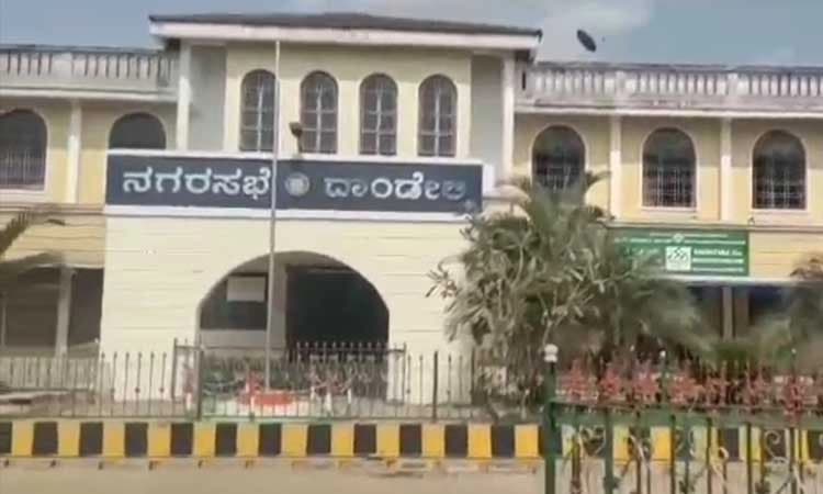 ದಾಂಡೇಲಿ: ನಗರದಲ್ಲಿ ಎಗ್ಗಿಲ್ಲದೆ ನಡೆಯುತ್ತಿರುವ ಅತಿಕ್ರಮಣ-ತೆರವುಗೊಳಿಸದ ನಗರ ಸಭೆ