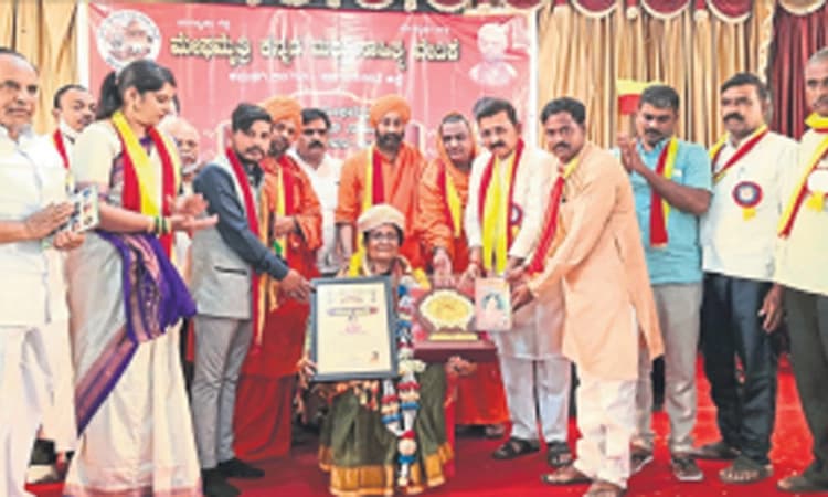 ಕನ್ನಡ ನಾಡು-ನುಡಿ ಅಭಿಮಾನ ಬೆಳೆಸಿಕೊಳ್ಳಿ; ಮಾಜಿ ಶಾಸಕ ರಾಜಶೇಖರ