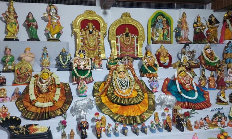 ದಸರಾ ಬೊಂಬೆಗಳ ಪ್ರದರ್ಶನ ಜನಾಕರ್ಷಣೆ