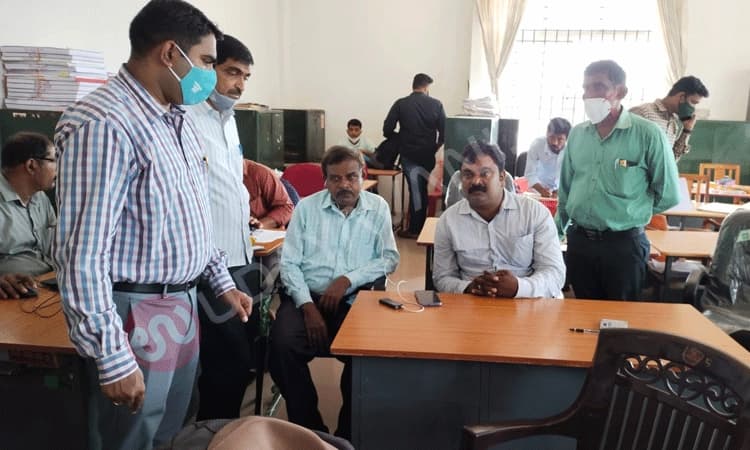 ಎಸಿಬಿ ದಾಳಿ: ಲಂಚಬಾಕ  ಸರ್ವೇಯರ್‌ ಬಂಧನ