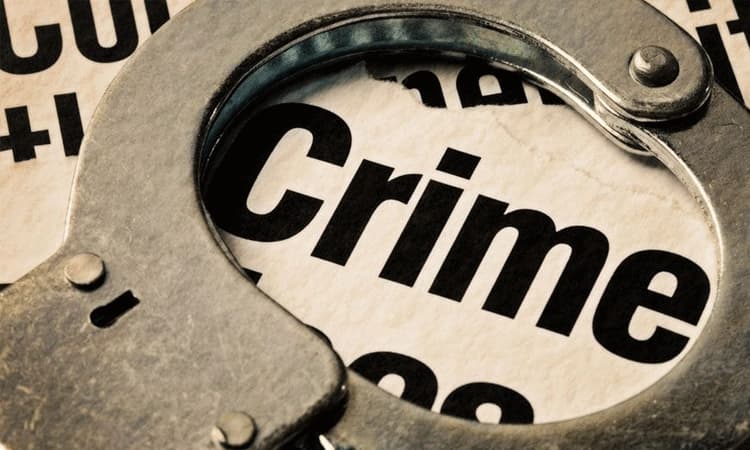 ಮನೆಯ ಬಾಗಿಲು ಮುರಿದು  ವ್ಯಕ್ತಿಯ ಮೇಲೆ ಮಾರಕಾಸ್ತ್ರಗಳಿಂದ ಹಲ್ಲೆ