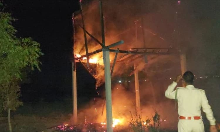 ಕರಾಡದೊಡ್ಡಿ-ಭೂತನಾಳ ಮಾನವ ನಿರ್ಮಿತ ಅರಣ್ಯಕ್ಕೆ ಕೊಳ್ಳಿಯಿಟ್ಟ ಕಿಡಿಗೇಡಿಗಳು