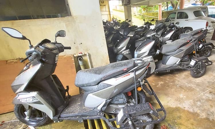 ಧೂಳು ತಿನ್ನುತ್ತಿವೆ ಅಂಗವಿಕಲರ ಟ್ರೈಸಿಕಲ್‌ಗ‌ಳು !    