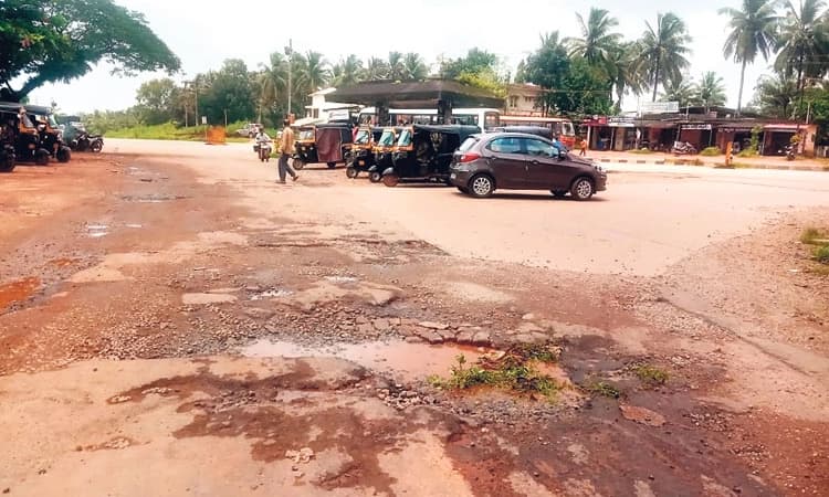 ತ್ರಾಸಿ – ಗುಜ್ಜಾಡಿ ಮುಖ್ಯ ರಸ್ತೆ: ಸಂಚಾರ ದುಸ್ತರ