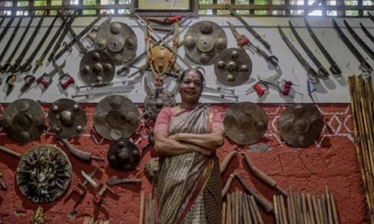 ಸಮರ ಕಲೆಯನ್ನುಜೀವಂತವಾಗಿರಿಸಿದ ಕೇರಳದ 78ರ ವೃದ್ಧೆ!