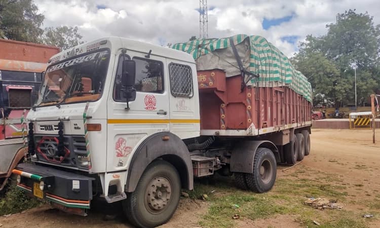ಗಂಗಾವತಿಯಿಂದ ಗುಜರಾತ್ ಗೆ ಅಕ್ರಮವಾಗಿ ಸಾಗಿಸುತ್ತಿದ್ದ 340 ಕ್ವಿಂಟಲ್ ಅನ್ನಭಾಗ್ಯದ ಅಕ್ಕಿ ವಶ