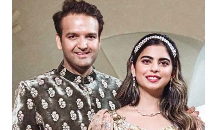 ಅವಳಿ ಮಕ್ಕಳಿಗೆ ತಾಯಿಯಾದ ಮುಖೇಶ್ ಅಂಬಾನಿ ಪುತ್ರಿ ಇಶಾ