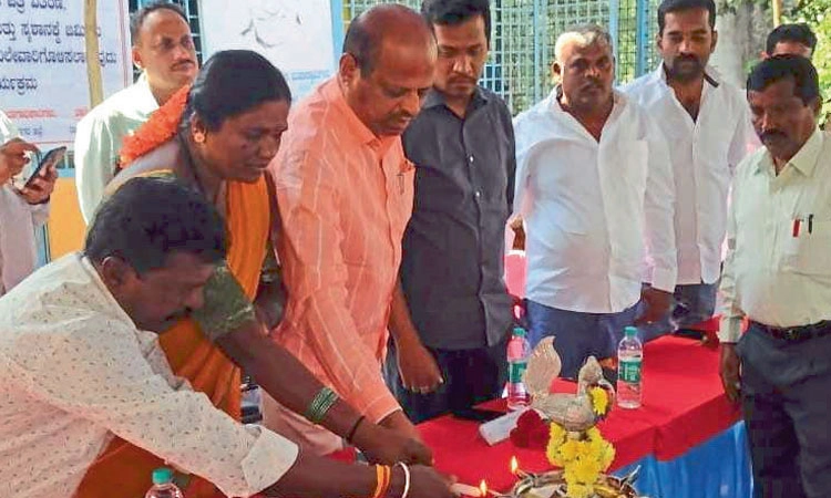 ಜನರ ಮನೆ ಬಾಗಿಲಿಗೆ ಸೌಲಭ್ಯ ವಿತರಣೆ