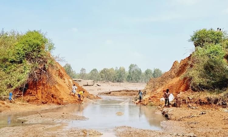 ನಿರ್ಲಕ್ಷಕ್ಕೆ ಬಲಿಯಾದ ಕಾವರ್ಗಲ್ ಕೆರೆ : ಎಚ್ಚೆತ್ತುಕೊಳ್ಳದ ಅಧಿಕಾರಿ ವರ್ಗ