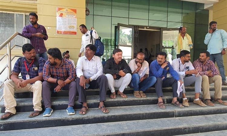 ಫೈಲ್ ವಿಚಾರವಾಗಿ ವಾಗ್ವಾದ : ವಿಎ ಮೇಲೆ ಆರ್‌ಐ ಹಲ್ಲೆ; ಗ್ರಾಮಲೆಕ್ಕಿಗರ ಪ್ರತಿಭಟನೆ  