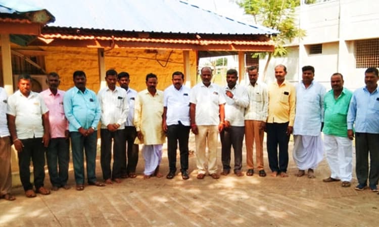 ಕೈ ಮುಗಿತೇವ್ರಿ ಸಾಹೇಬ್ರ, ಕೈ ಬಿಡಬೇಡಿ…: ಸಿದ್ದುಗೆ ಬಾದಾಮಿ ಅಭಿಮಾನಿಗಳ ಮನವಿ