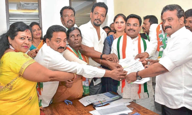 ಚಿಕ್ಕಬಳ್ಳಾಪುರ ಕ್ಷೇತ್ರದಲ್ಲಿ ಮತ್ತಿಬ್ಬರ ಅರ್ಜಿ ಸಲ್ಲಿಕೆ
