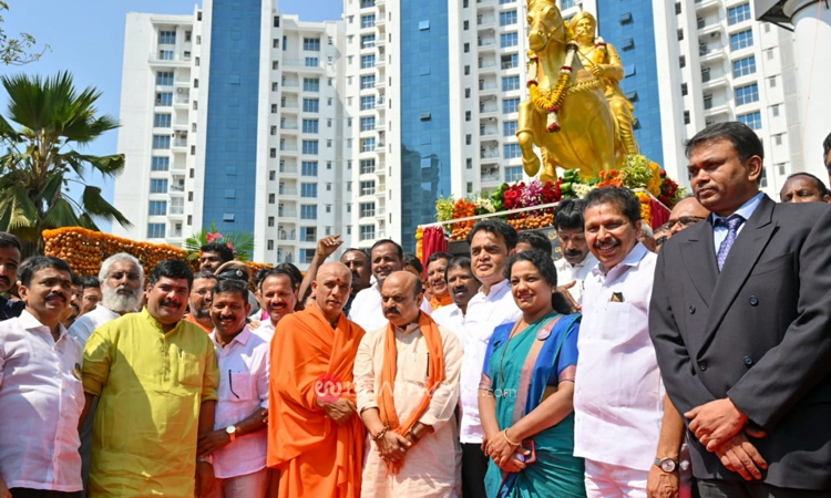 ಮಂಗಳೂರು: ಸಮರವೀರ ಕೆದಂಬಾಡಿ ರಾಮಯ್ಯ ಗೌಡರ ಕಂಚಿನ‌ ಪ್ರತಿಮೆ ಲೋಕಾರ್ಪಣೆ