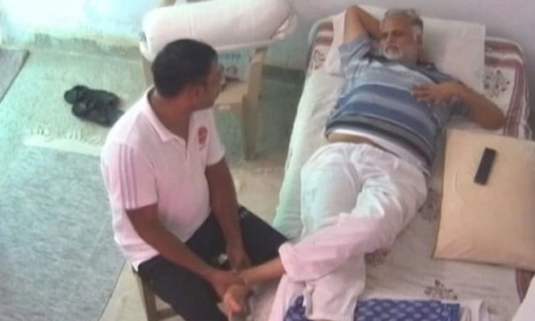 ಜೈಲಿನಲ್ಲಿ ಮಸಾಜ್ ಸೇವೆ: ಆಪ್ ಸಚಿವ ಸತ್ಯೇಂದರ್ ಜೈನ್ ವಿಡಿಯೋ ವೈರಲ್