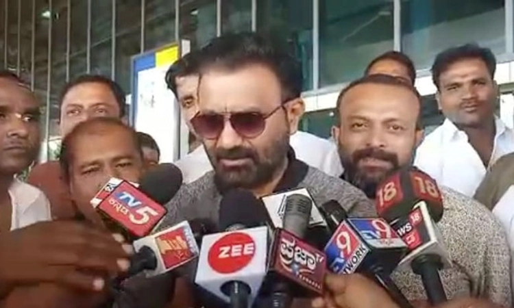 ಸಿದ್ದರಾಮಯ್ಯ, ಡಿಕೆ ಶಿವಕುಮಾರ್ ಎಲ್ಲೂ ಸ್ಪರ್ಧೆ ಮಾಡುವುದೇ ಬೇಡ: ಸಂತೋಷ ಲಾಡ್