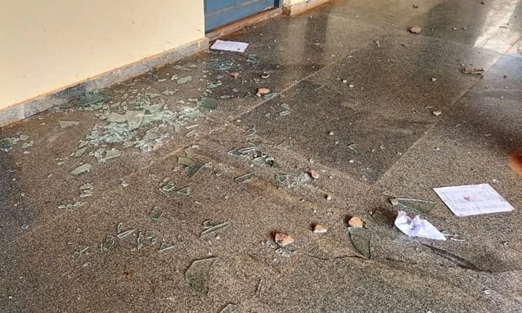 ತಡರಾತ್ರಿ ಪುಂಡರ ಹಾವಳಿ: ಕಾಲೇಜೊಂದರ ಆವರಣದಲ್ಲಿ ಸಿಸಿ ಕ್ಯಾಮೆರಾ, ನೋಟಿಸ್ ಬೋರ್ಡ್ ಗೆ ಹಾನಿ