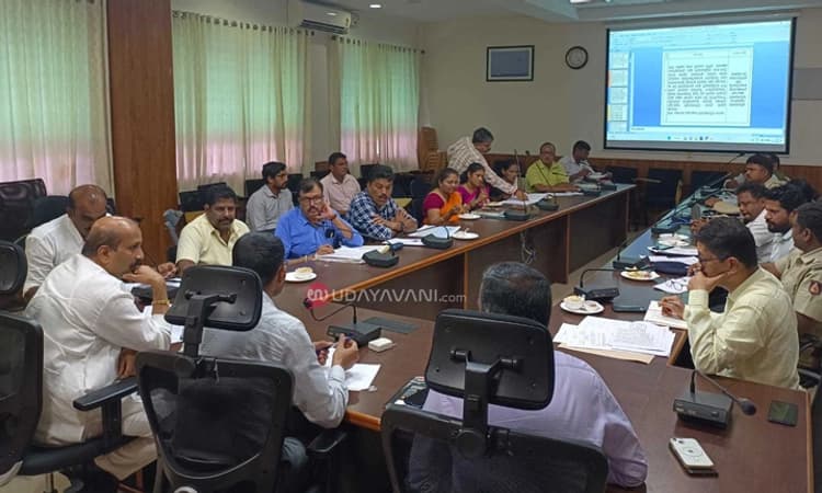 ಬೀಚ್‌ನಲ್ಲಿ ಪ್ರವಾಸಿಗರ ಸುರಕ್ಷೆಗೆ ಗರಿಷ್ಠ ಆದ್ಯತೆ ನೀಡಿ: ಕೂರ್ಮಾ ರಾವ್‌