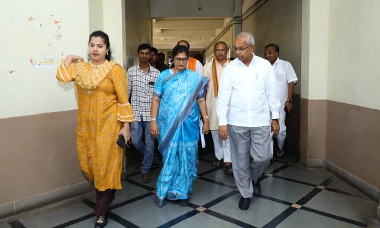 ಅಂಜನಾದ್ರಿ ಬೆಟ್ಟದಲ್ಲಿ ಹನುಮ ಮಾಲಾಧಾರಿಗಳಿಗೆ ಅಚ್ಚುಕಟ್ಟಿನ ವ್ಯವಸ್ಥೆ: ಶಶಿಕಲಾ ಜೊಲ್ಲೆ