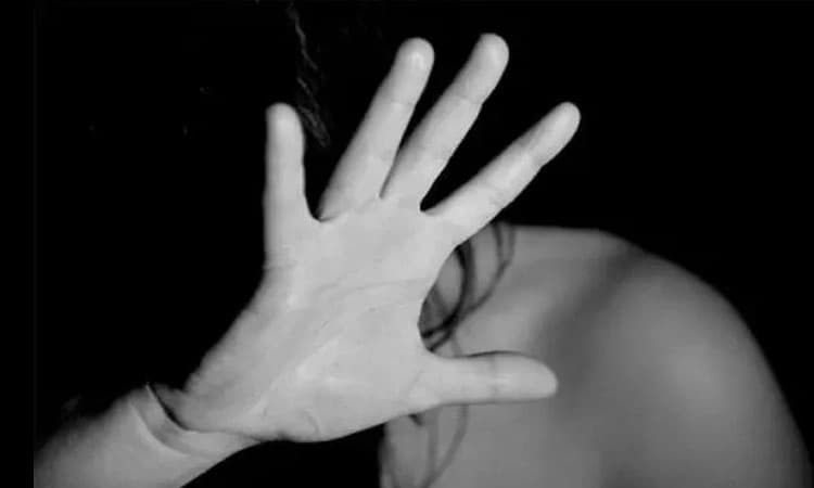 ಪೊಲೀಸರು ವಶಕ್ಕೆ ಪಡೆದ ಬಳಿಕ ಲೈಂಗಿಕ ದೌರ್ಜನ್ಯ ಬಯಲಿಗೆ