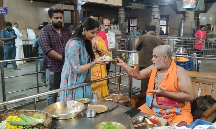 ಕಟೀಲು ದೇವಿಯ ದರ್ಶನ ಪಡೆದ ಕಾಂತಾರ ಚಿತ್ರದ ನಾಯಕಿ ಸಪ್ತಮಿಗೌಡ