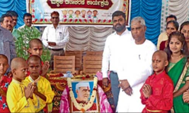 ಮಕ್ಕಳಲ್ಲಿ ಅನಾಥ ಭಾವನೆ ಹೋಗಲಾಡಿಸಿ: ಡಾ|ಚರಂತಿಮಠ