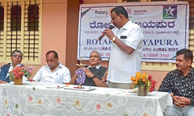 ಎಲ್ಲರೂ ಕಣ್ಣಿನ ರಕ್ಷಣೆಗೆ ಆದ್ಯತೆ ನೀಡಿ: ರಮೇಶ್‌