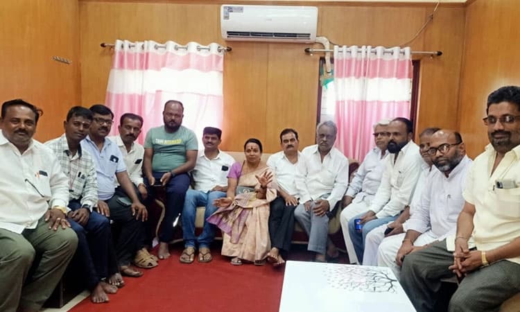 ರೈತರ ವಿಷಯದಲ್ಲಿ ಕಣ್ಣು ಹೃದಯವಿಲ್ಲದ ರಾಜ್ಯ ಸರ್ಕಾರ: ಉಮಾಶ್ರೀ