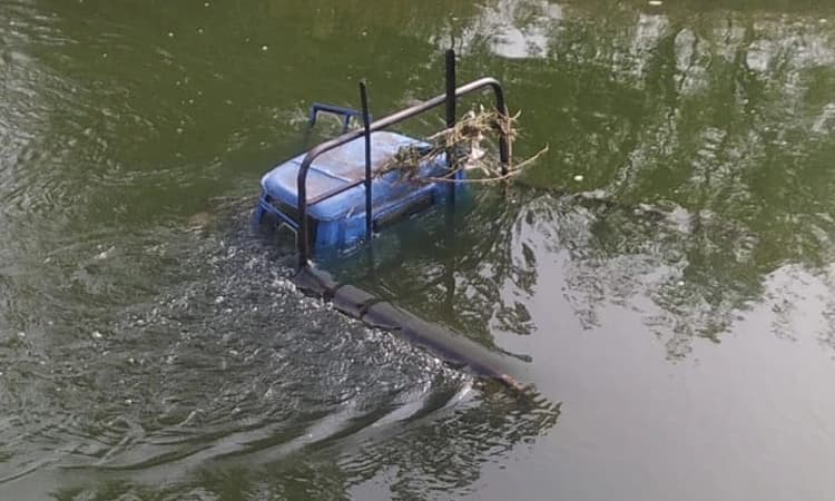 ಚಾಲಕನ ನಿಯಂತ್ರಣ ತಪ್ಪಿ ಕಾಲುವೆಗೆ ಉರುಳಿ ಬಿದ್ದ ಟಂ ಟಂ ವಾಹನ: ಬಾಲಕ ದುರ್ಮರಣ